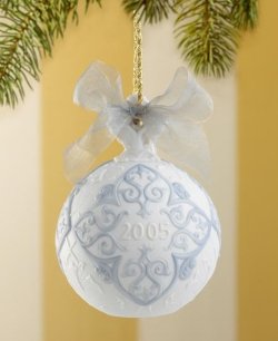 Lladro 2005 Christmas Ball Ornament