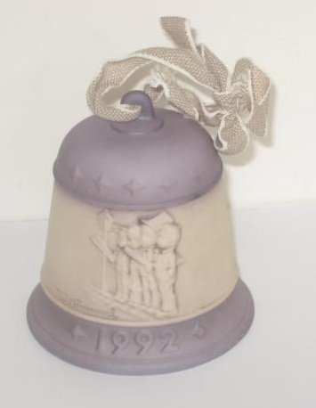 Hummel by Goebel 1992 Annual Christmas Bell Ornament Series 1 (Hum 778)